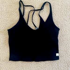 Vuori rib crop tank in black. Size large.